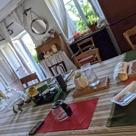 לינה וארוחת בוקר La Grange De Dourlers