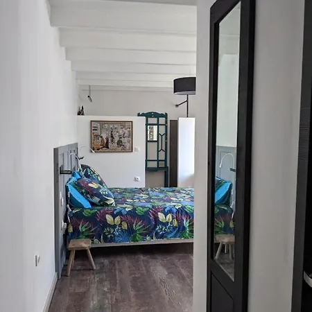 לינה וארוחת בוקר La Grange De